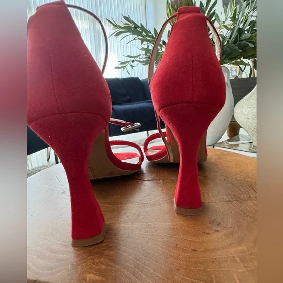 Vince Camuto size 9 only has been worn once - Picture 6 of 14